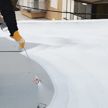 הלבנת גגות כשמה כן היא, צביעת גג המבנה בחומרים אקרילים או פולריטאנים בצבע לבן במטרה לצור בידוד מחום